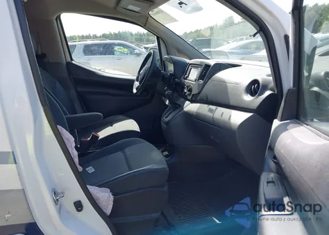 2015 Nissan Nv200 Sv z USA, uszkodzony, nr VIN 3N6CM0KN1FK712123